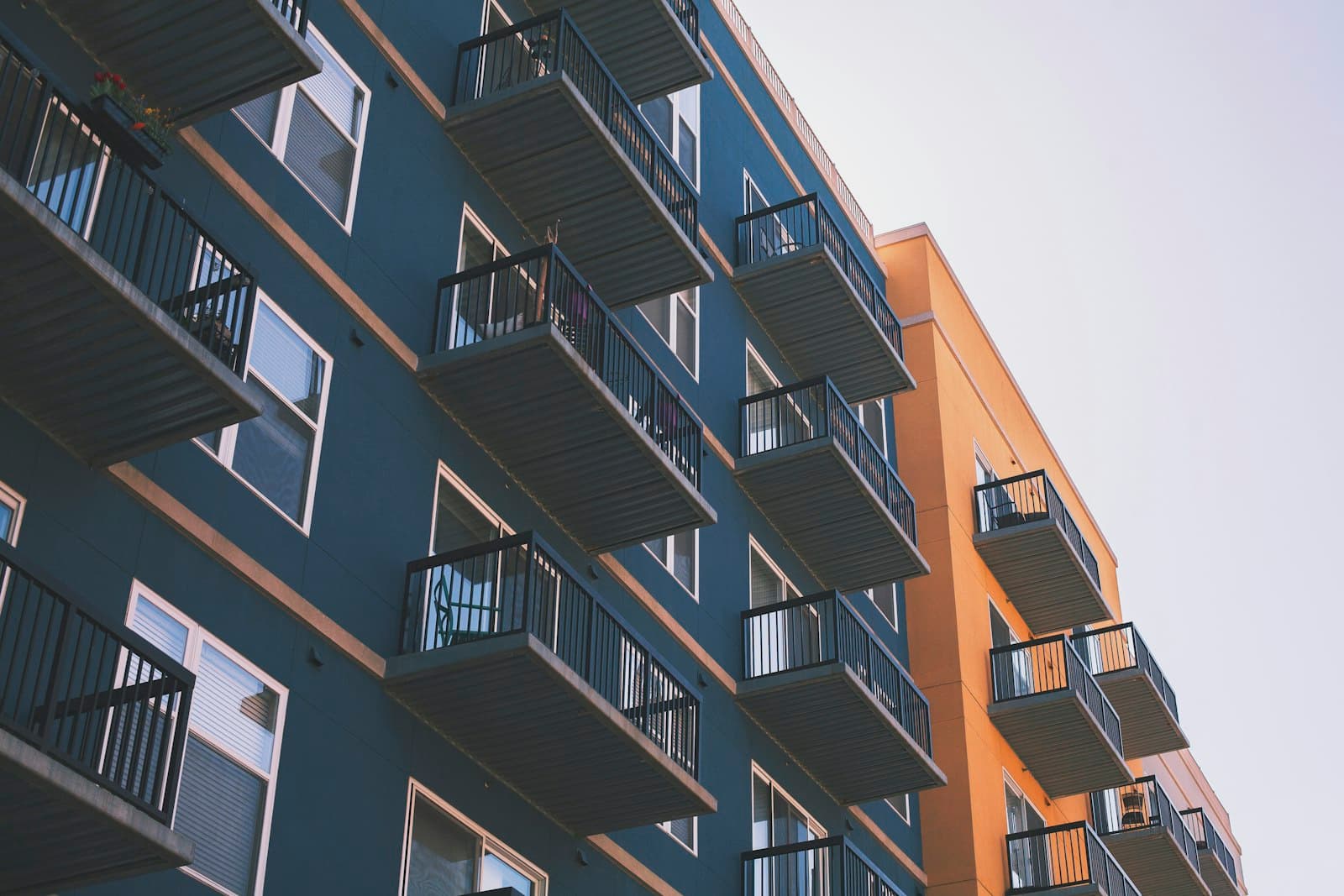 Immeuble résidentiel illustrant une copropriété gérée par un syndic